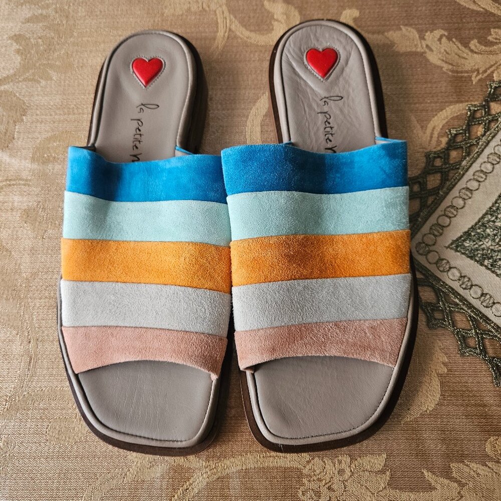NWOT La Petite Maison Slides